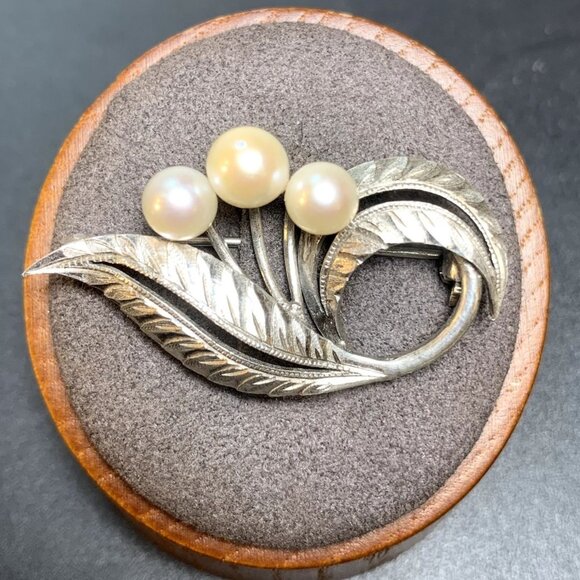 VTG Sterling Silver 925 Peg Set Cultured Pearl Leaf Brooch Size 1.5'' Length - Picture 1 of 9